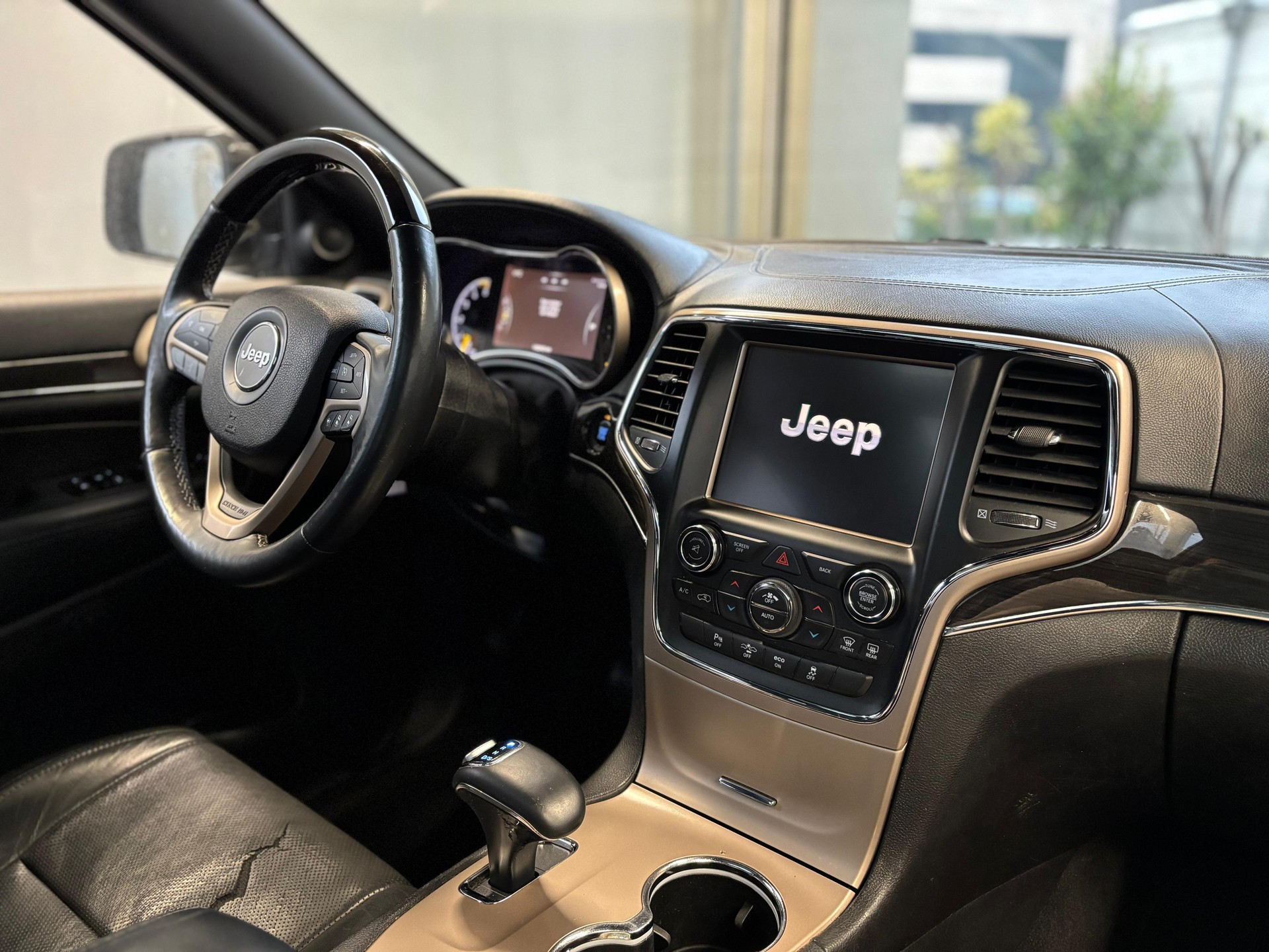 JEEP Grand Cherokee 3.0 CRD Limited Automatic-image-4