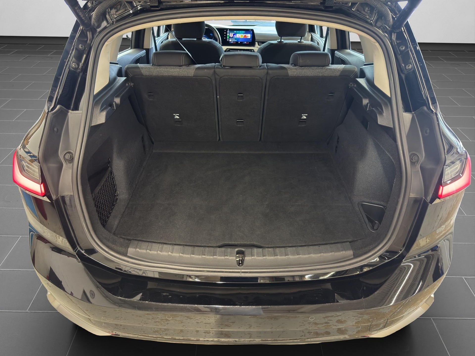 BMW 225e xDrive Active Tourer-image-12