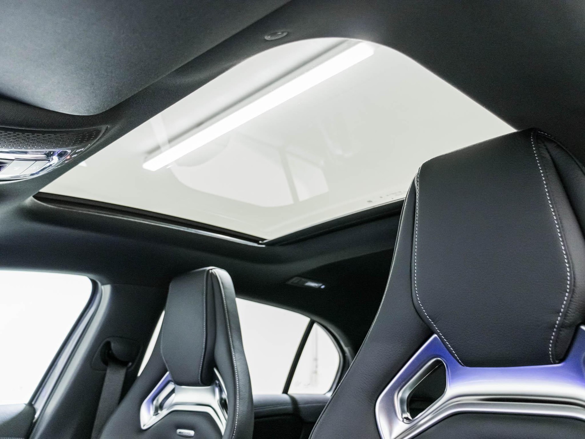 MERCEDES-BENZ A 45 S AMG 4MATIC+-image-8