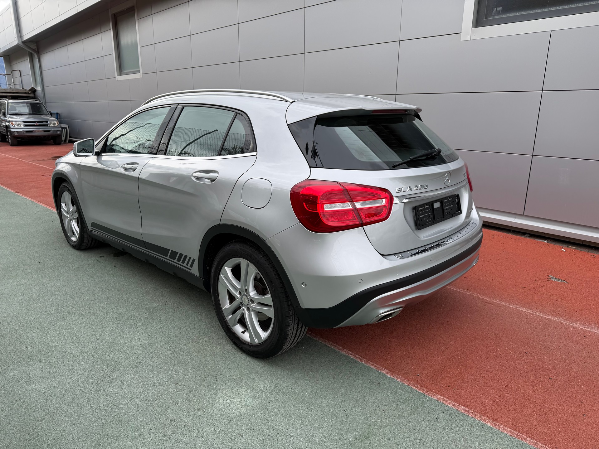 MERCEDES-BENZ GLA 200 CDI Swiss Star Edition 4Matic 7G-DCT-image-3