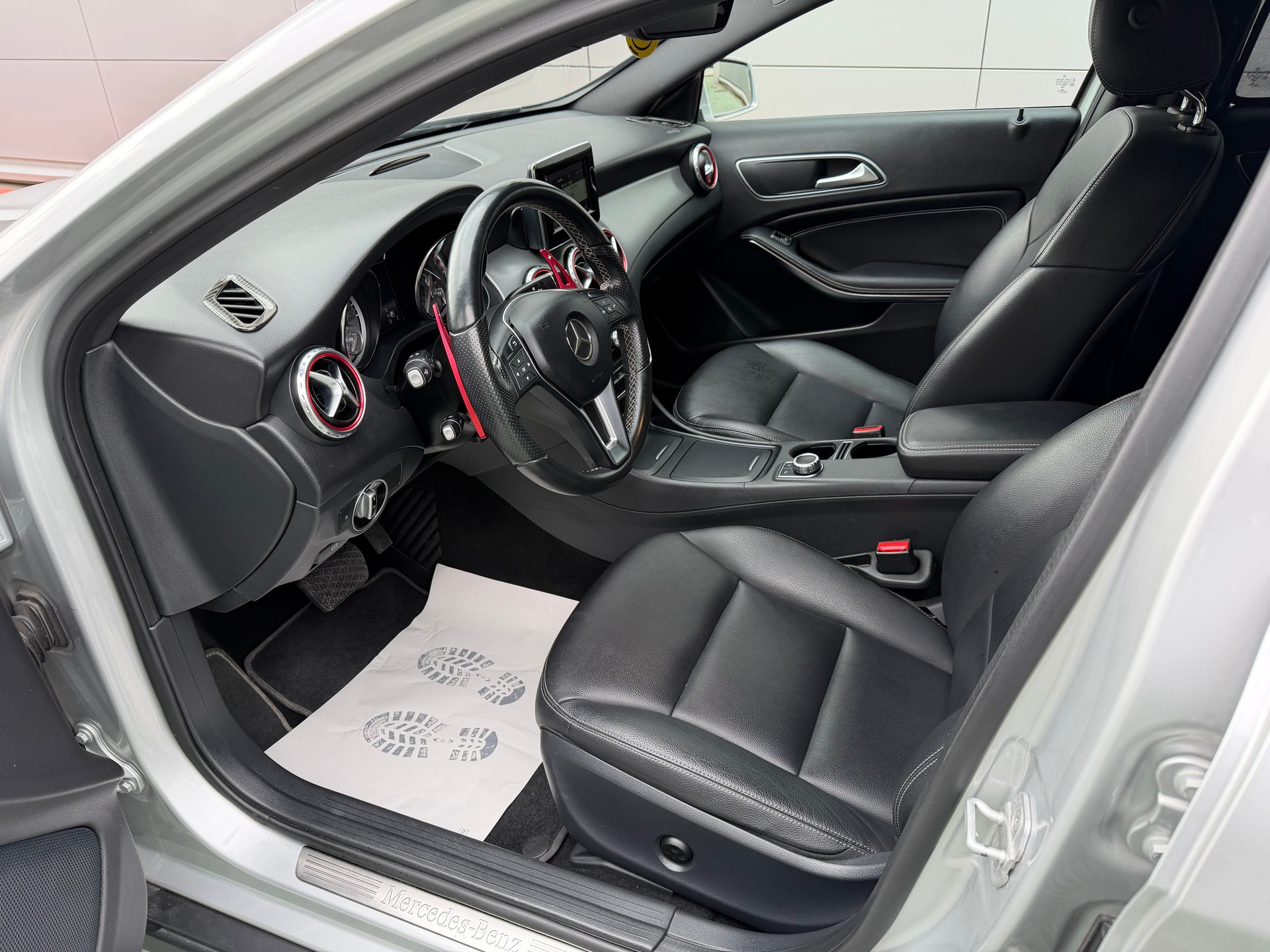 MERCEDES-BENZ GLA 200 CDI Swiss Star Edition 4Matic 7G-DCT-image-8