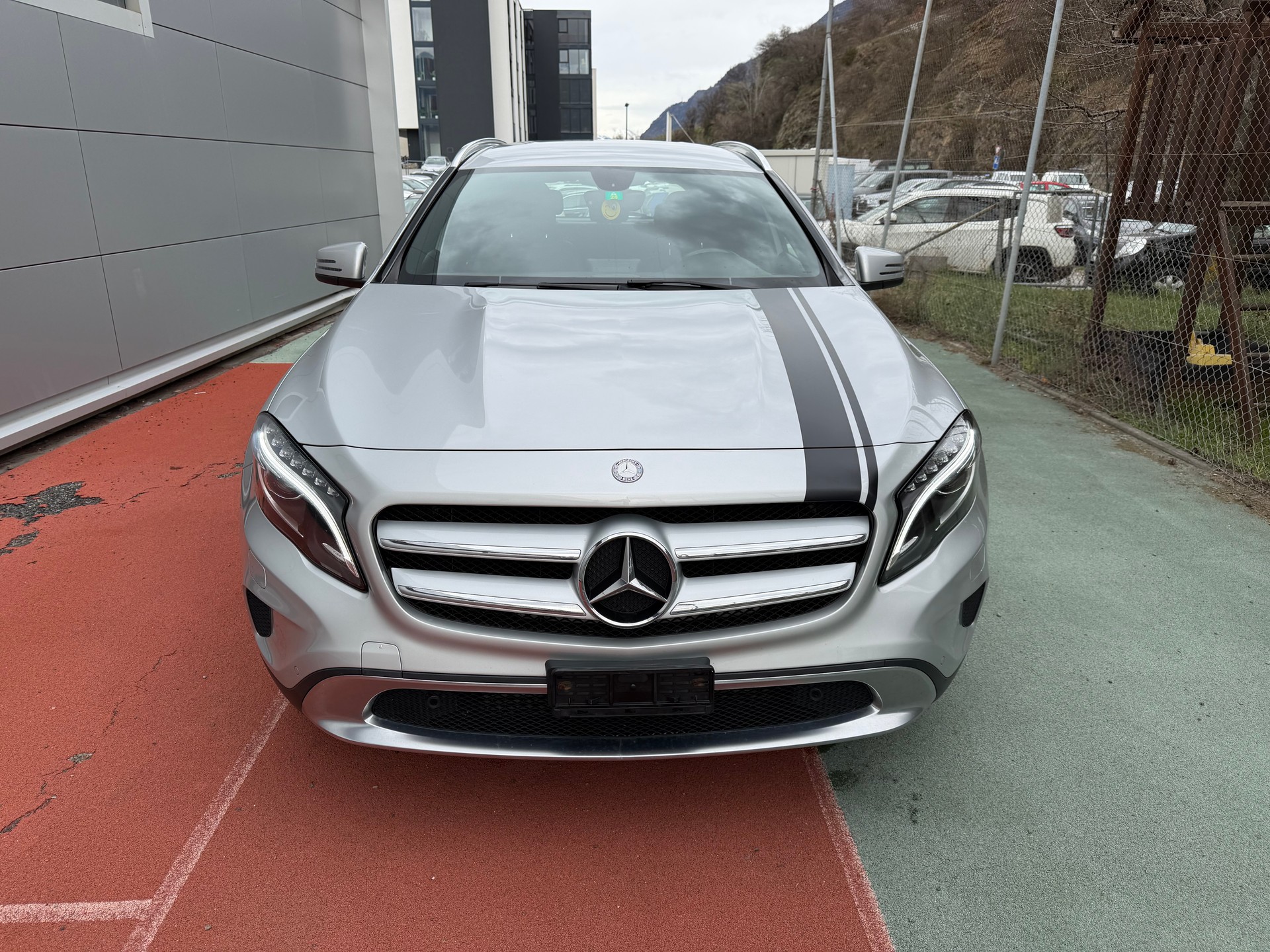 MERCEDES-BENZ GLA 200 CDI Swiss Star Edition 4Matic 7G-DCT-image-2