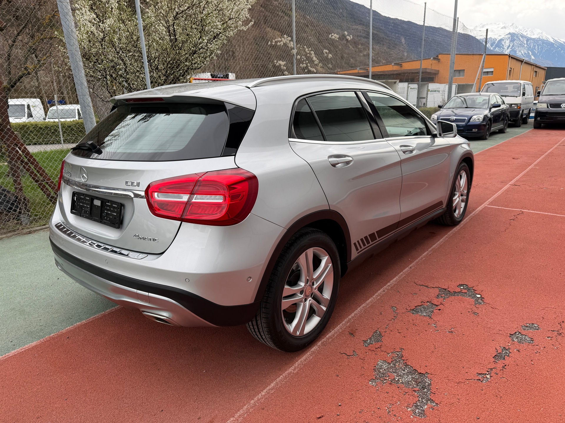 MERCEDES-BENZ GLA 200 CDI Swiss Star Edition 4Matic 7G-DCT-image-4