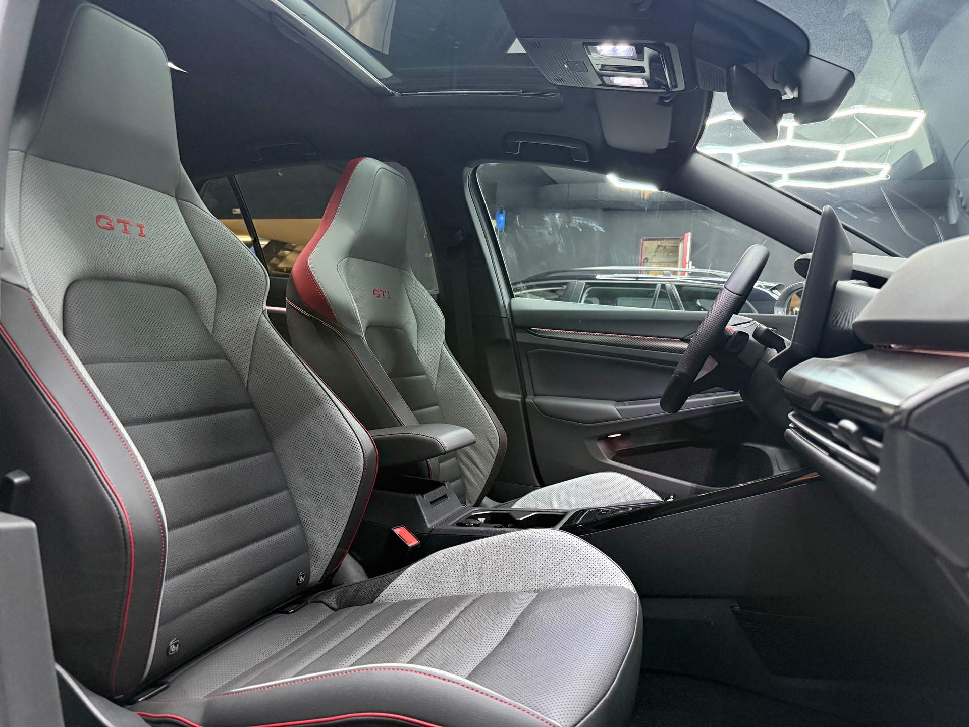 VW Golf 2.0TSI GTI Clubsport-image-12