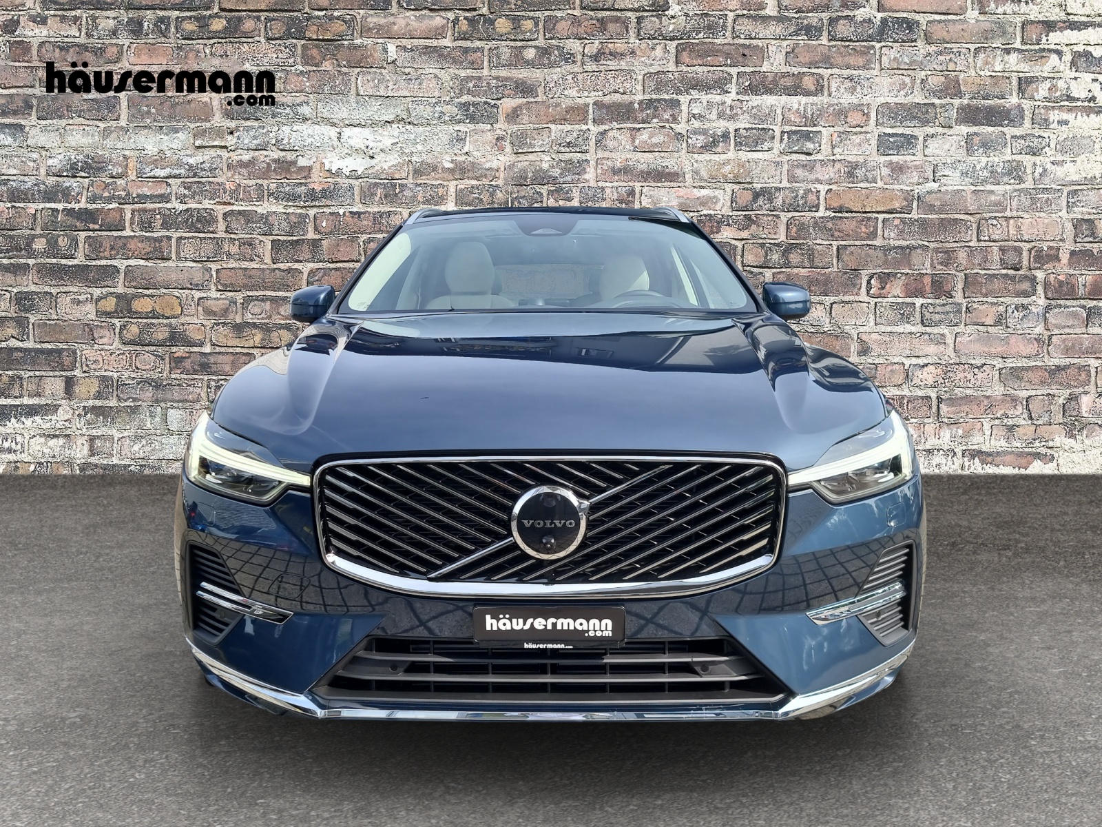 VOLVO XC60 2.0 T6 TE Ultra Bright eAWD-showroom-element-1