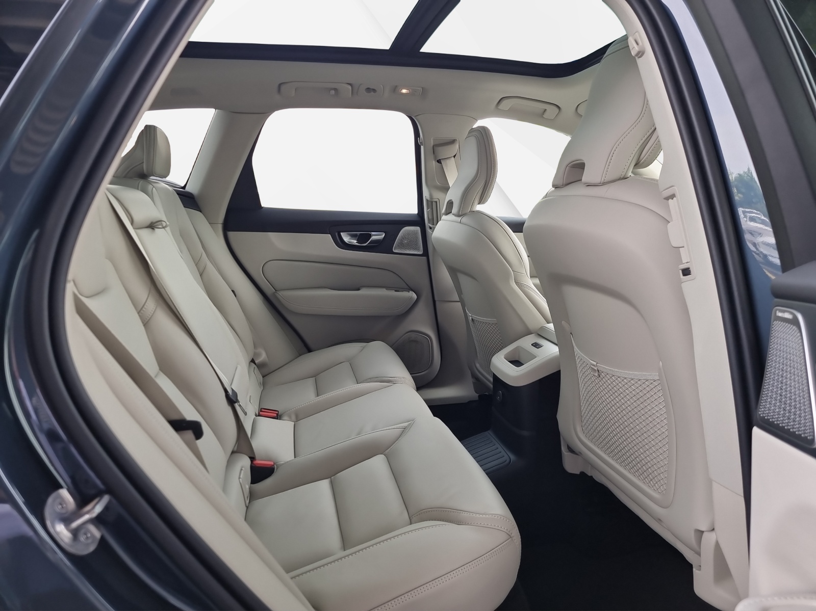 VOLVO XC60 2.0 T6 TE Ultra Bright eAWD-image-9