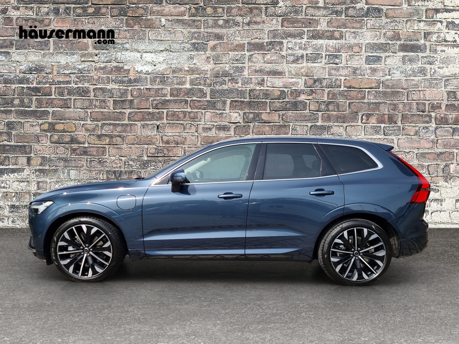 VOLVO XC60 2.0 T6 TE Ultra Bright eAWD-showroom-element-2
