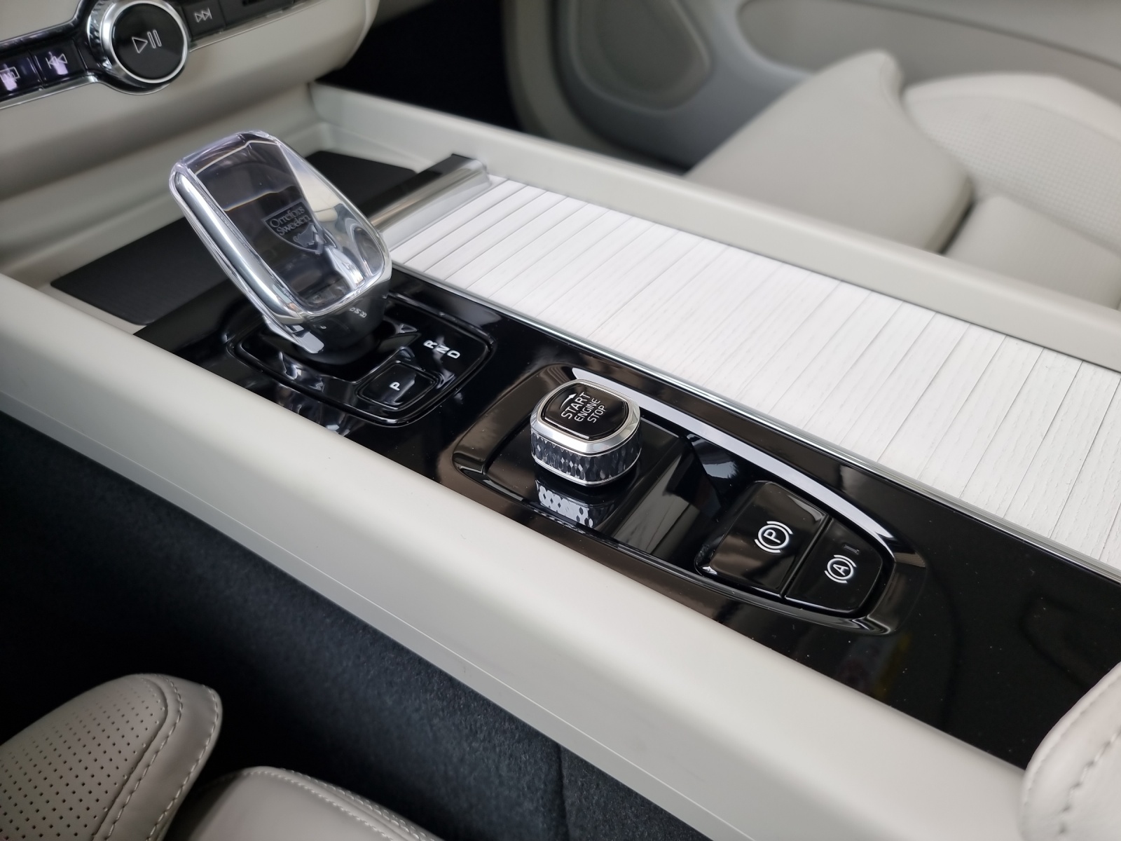 VOLVO XC60 2.0 T6 TE Ultra Bright eAWD-image-13