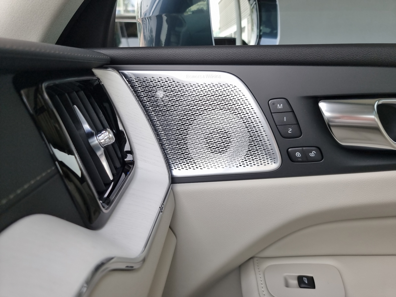 VOLVO XC60 2.0 T6 TE Ultra Bright eAWD-image-14