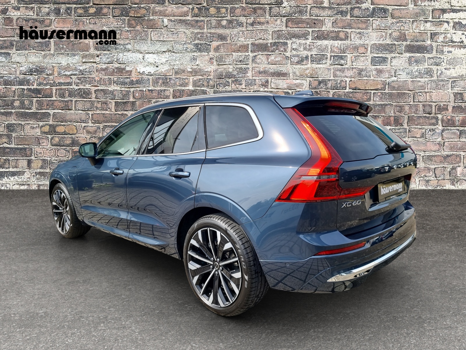 VOLVO XC60 2.0 T6 TE Ultra Bright eAWD-showroom-element-3