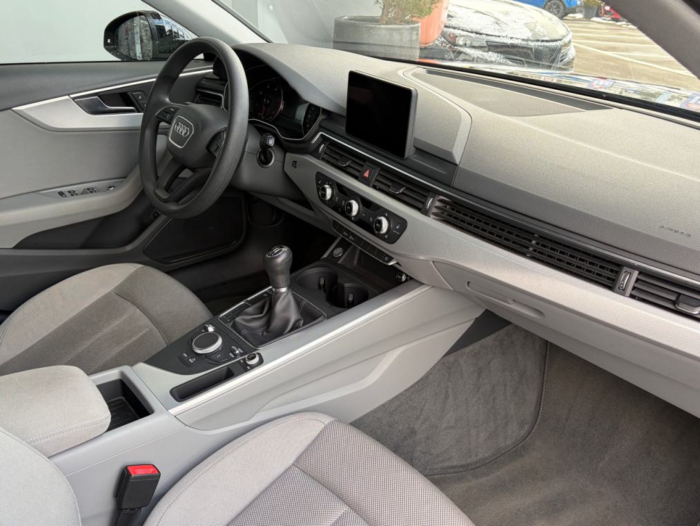 AUDI A4 Avant 2.0 TDi S line-image-6