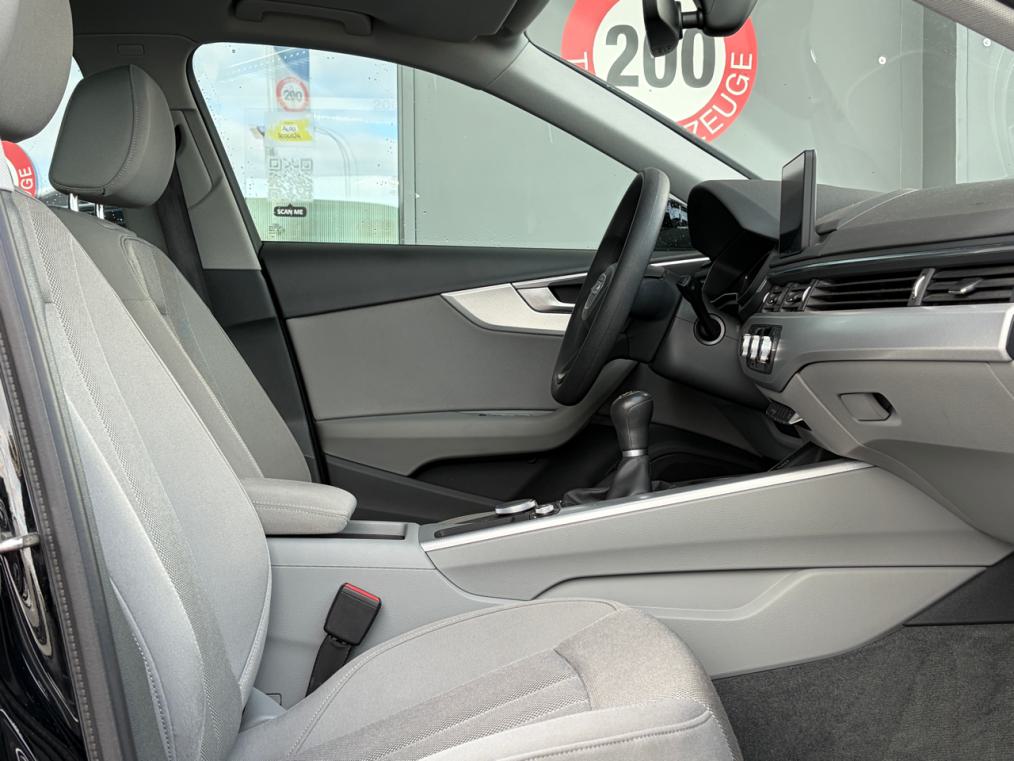 AUDI A4 Avant 2.0 TDi S line-image-7