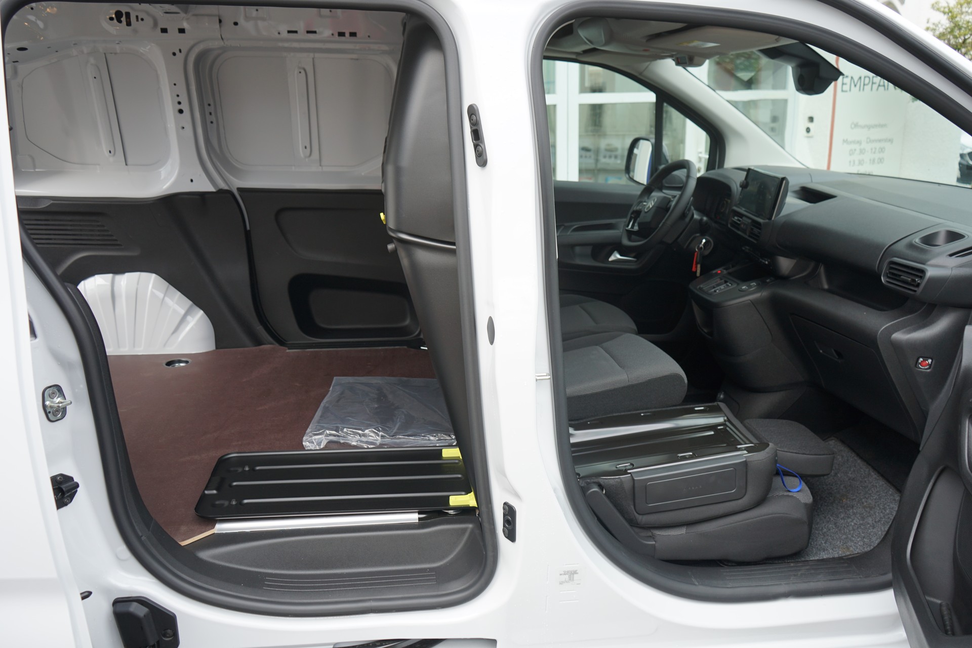 CITROEN e-Berlingo Van M First-image-9