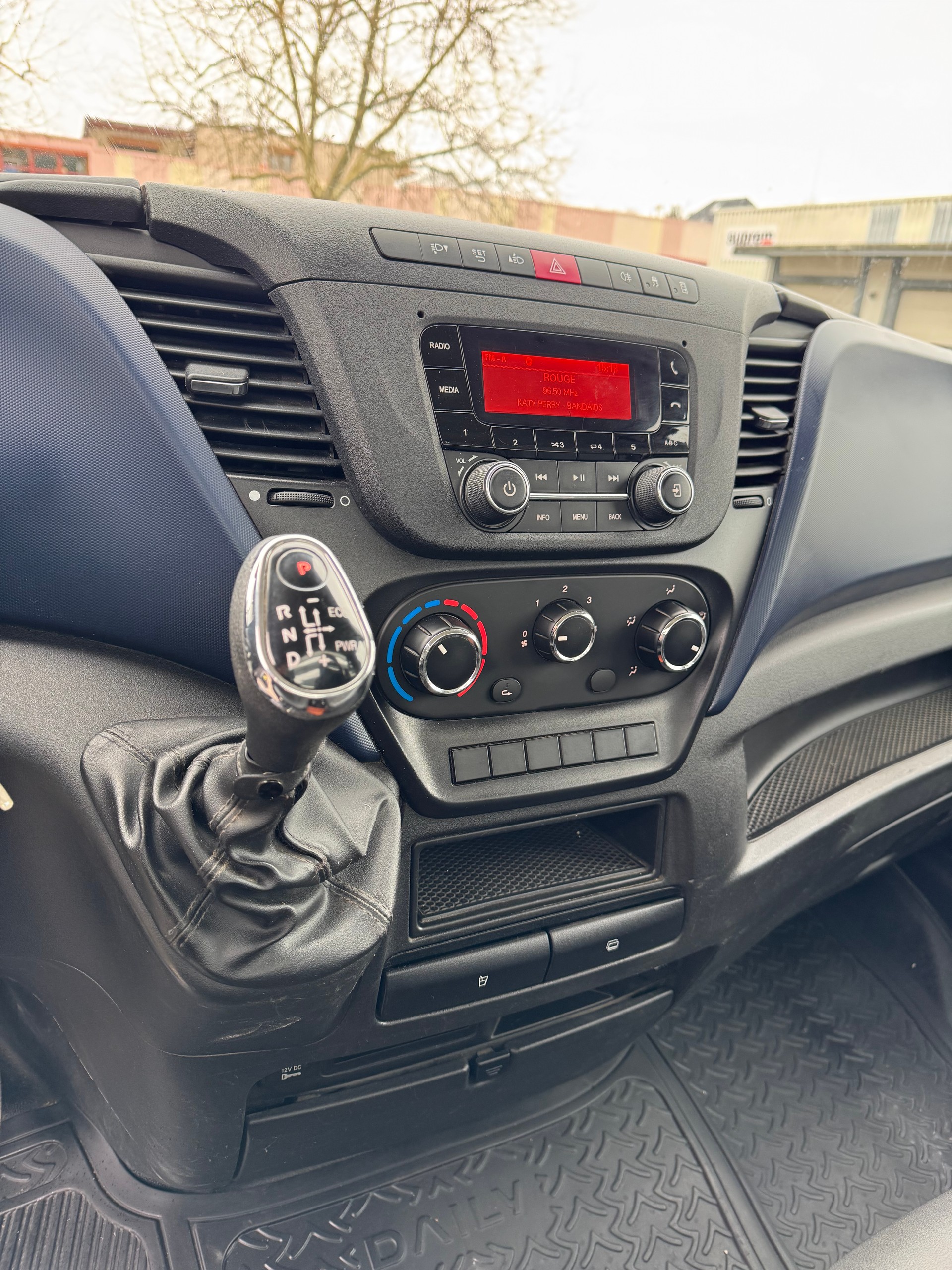 IVECO 35 C 14 A8-image-8