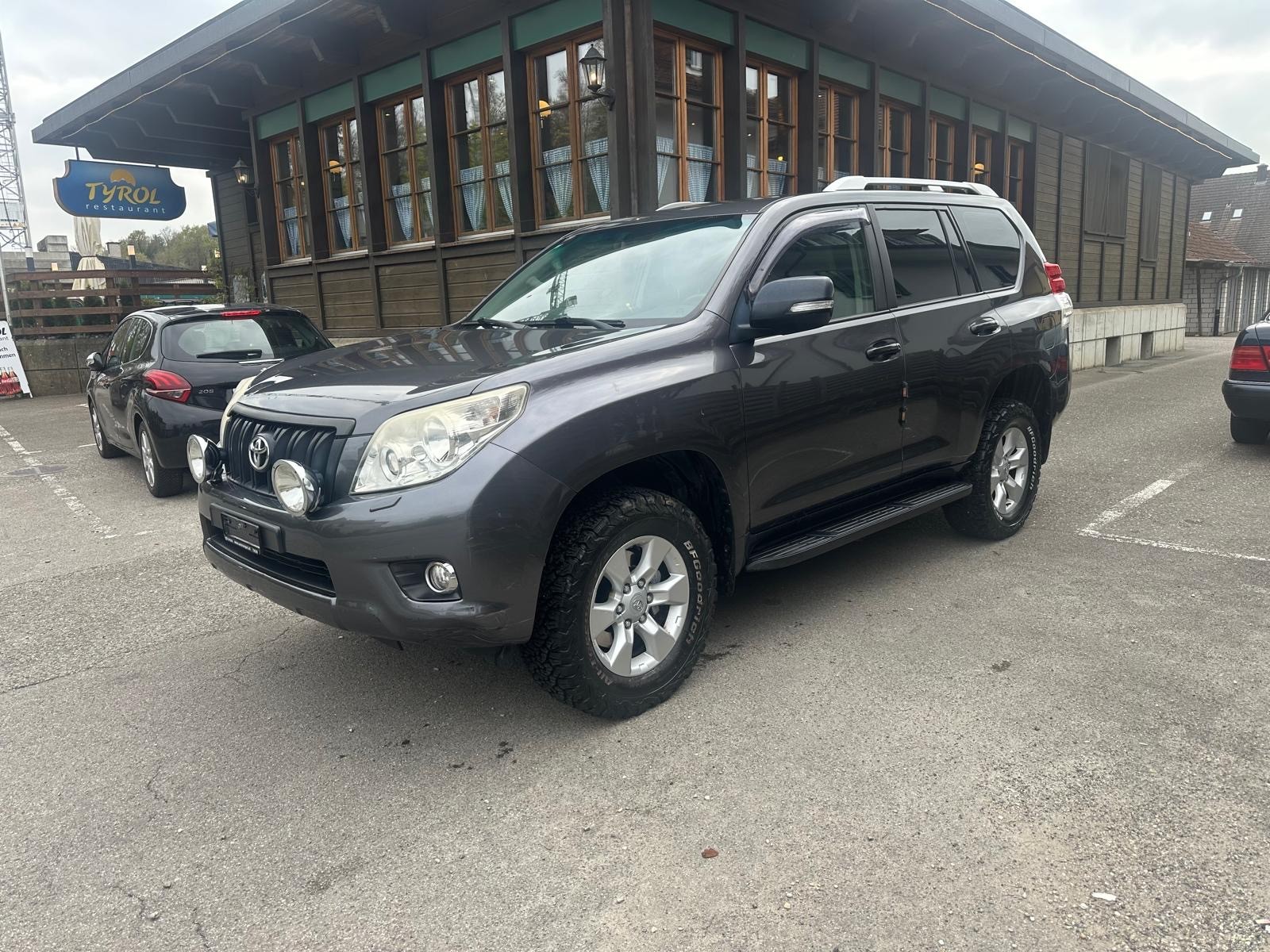 TOYOTA Land Cruiser 3.0 TD Linea Terra-image-1