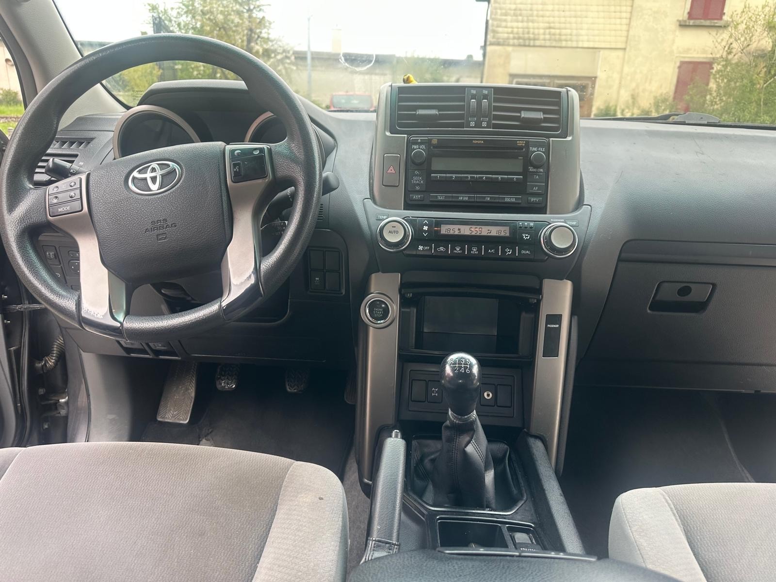 TOYOTA Land Cruiser 3.0 TD Linea Terra-image-7