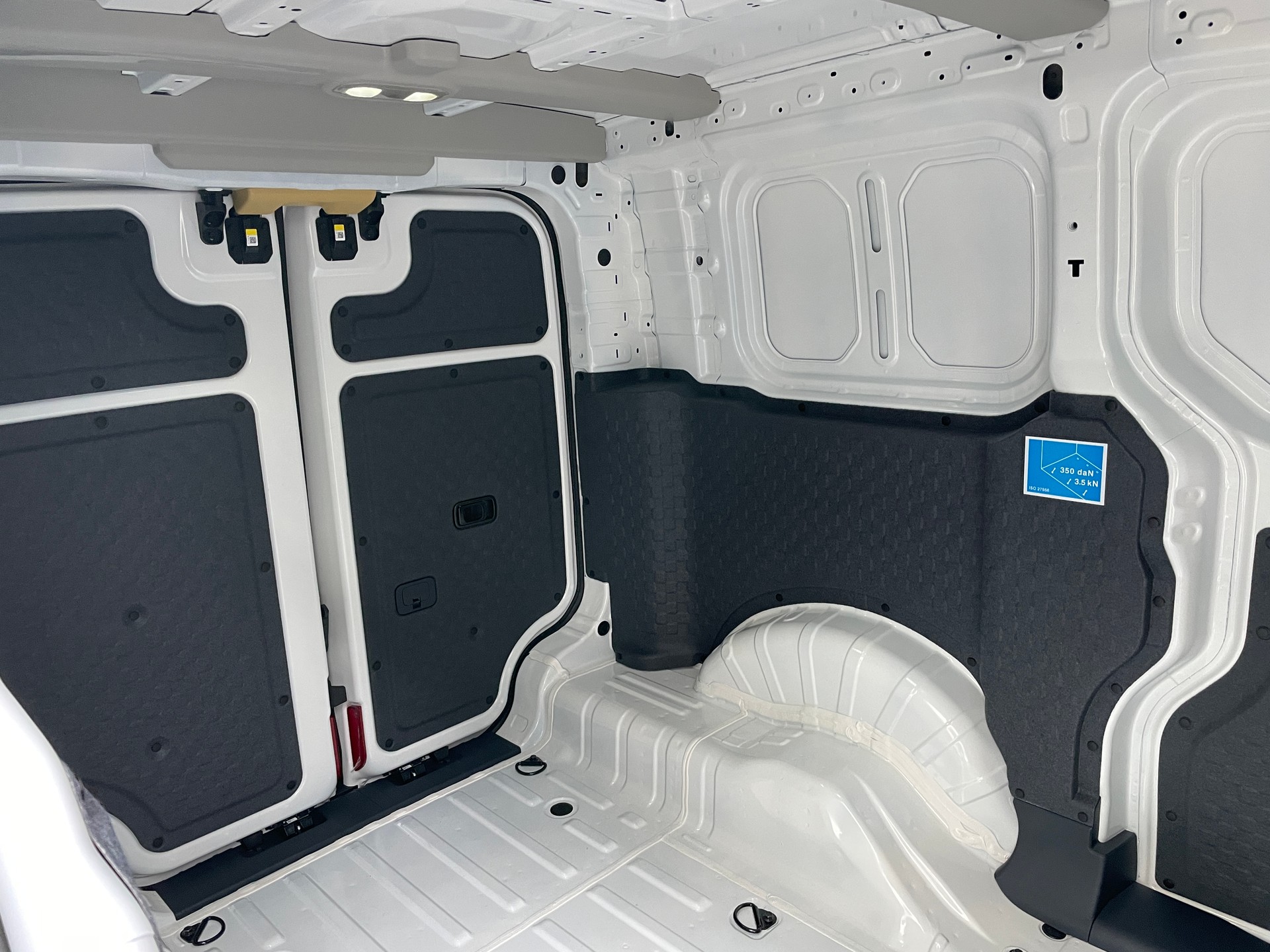 KIA PV5 Cargo 51.2 kWh Essential-image-4