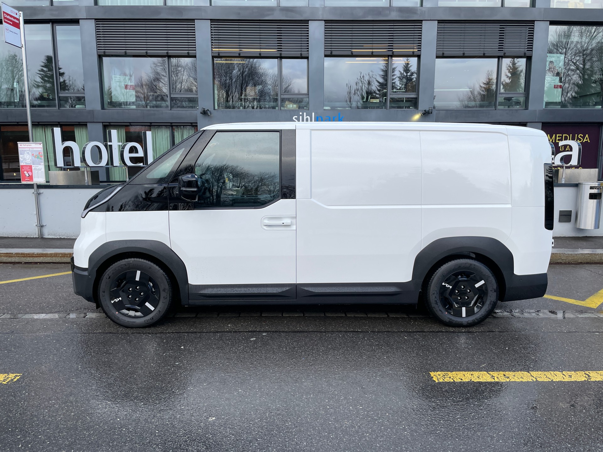 KIA PV5 Cargo 51.2 kWh Essential-image-9