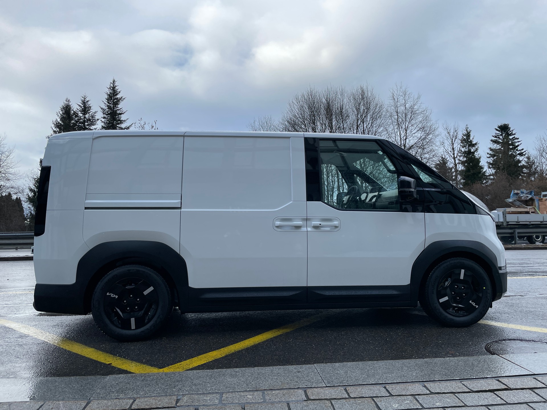 KIA PV5 Cargo 51.2 kWh Essential-image-3