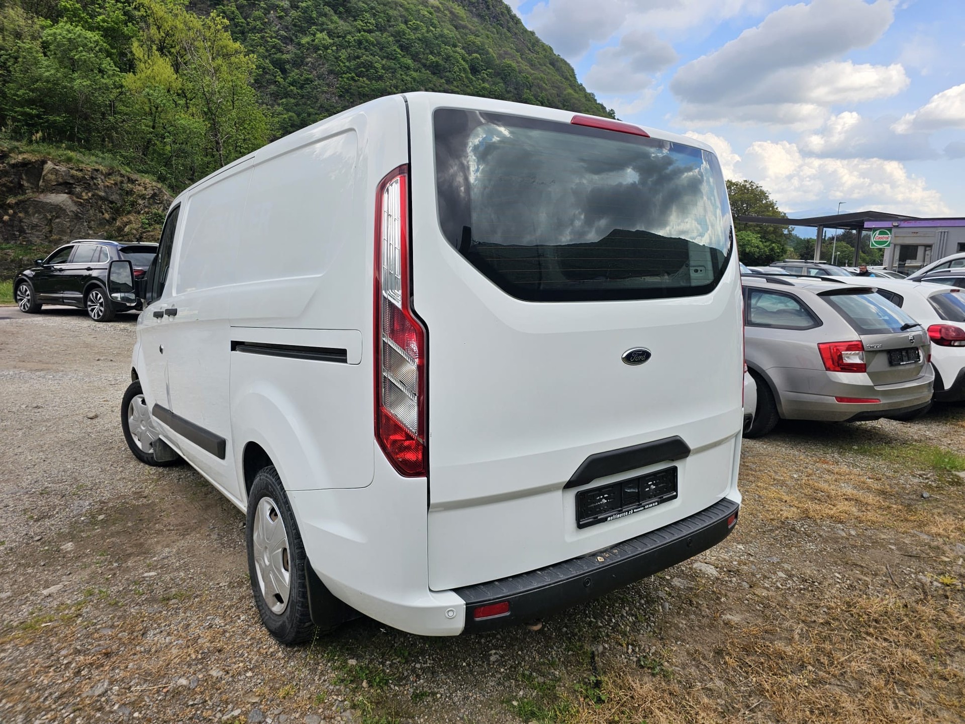 FORD Transit Custom Van 320 L1H1 Trend A-image-7