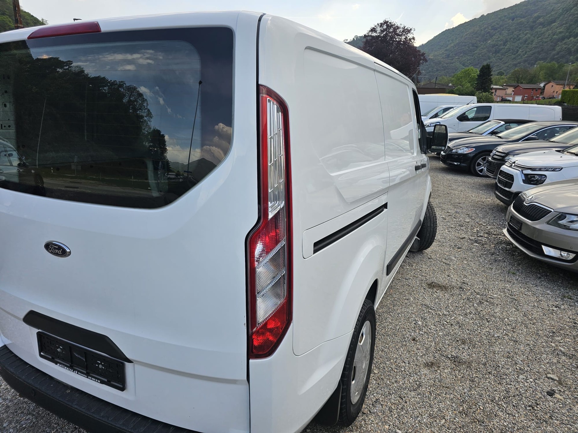FORD Transit Custom Van 320 L1H1 Trend A-image-5