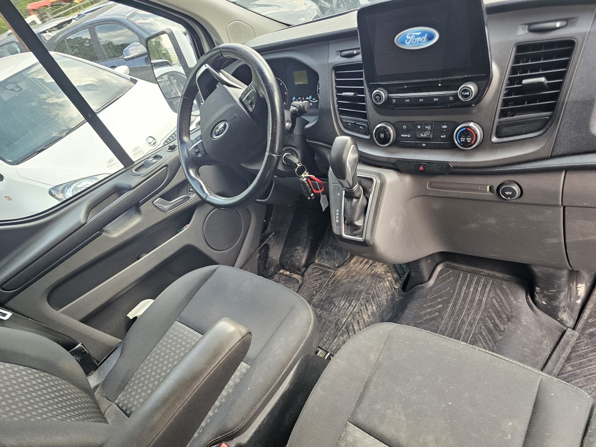 FORD Transit Custom Van 320 L1H1 Trend A-image-9