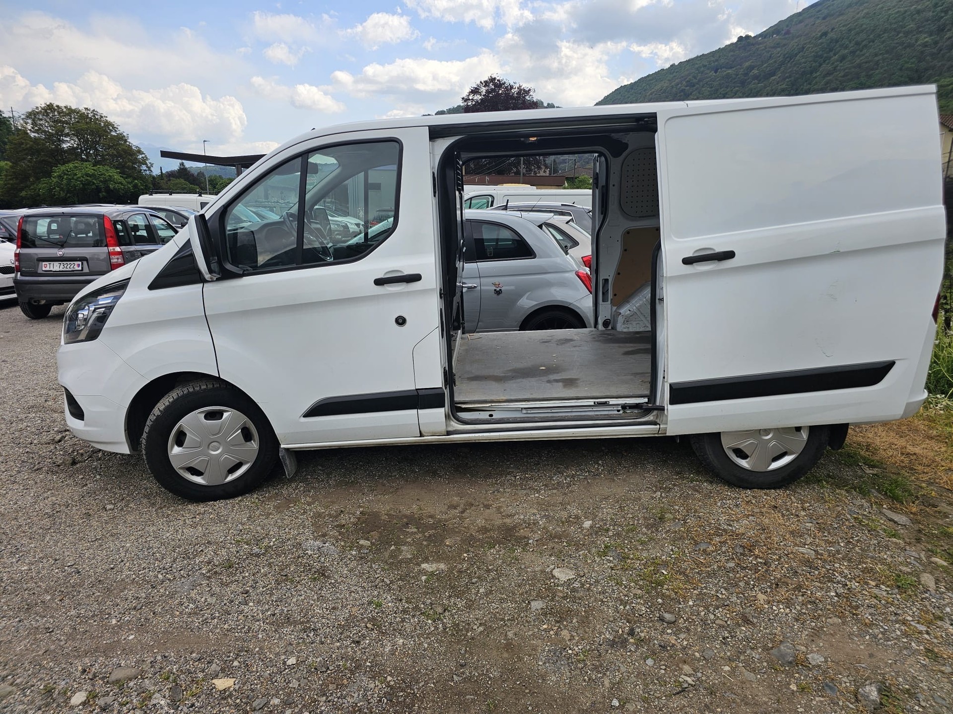 FORD Transit Custom Van 320 L1H1 Trend A-image-10