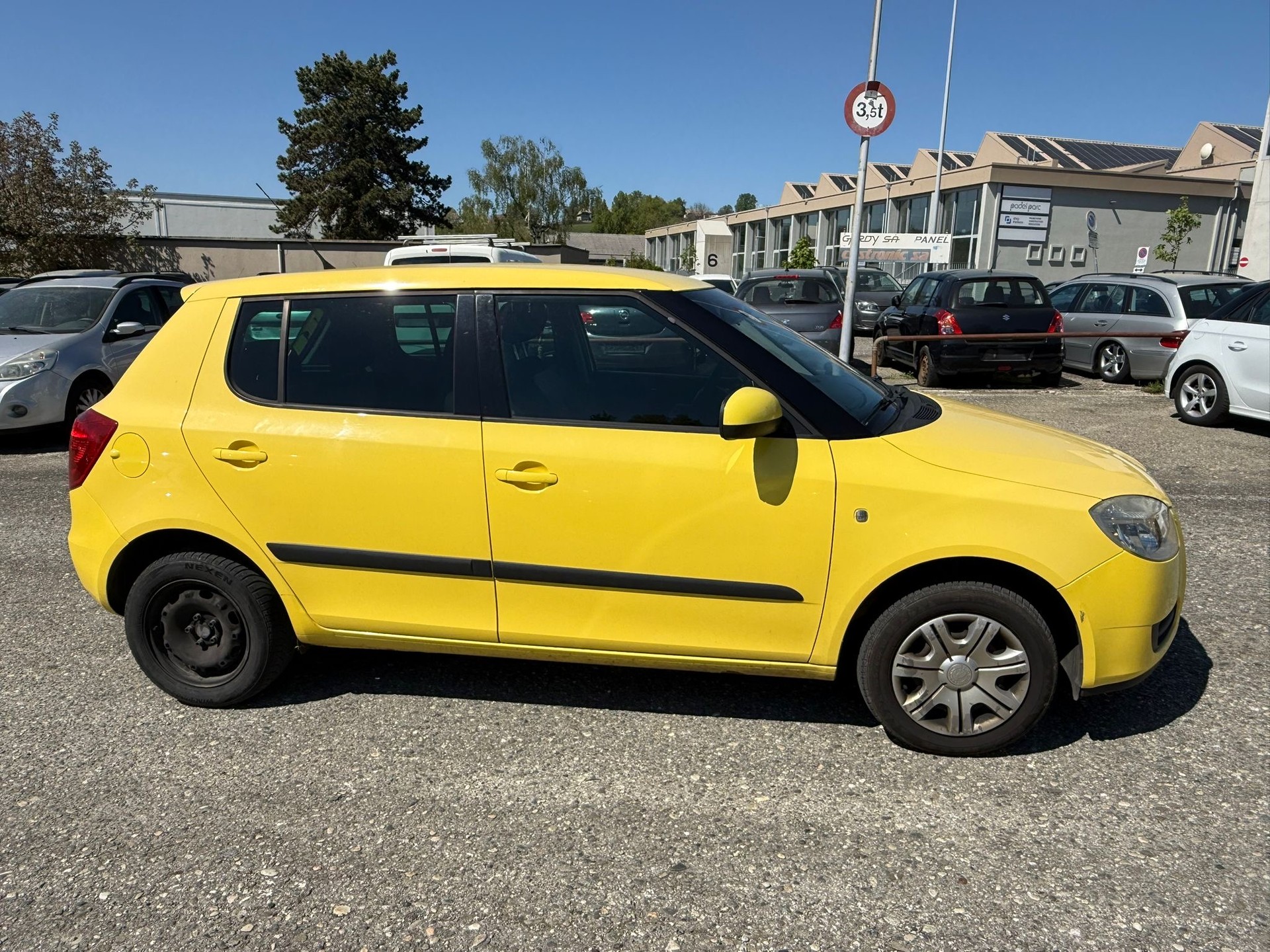 SKODA Fabia 1.2 Entry-image-2