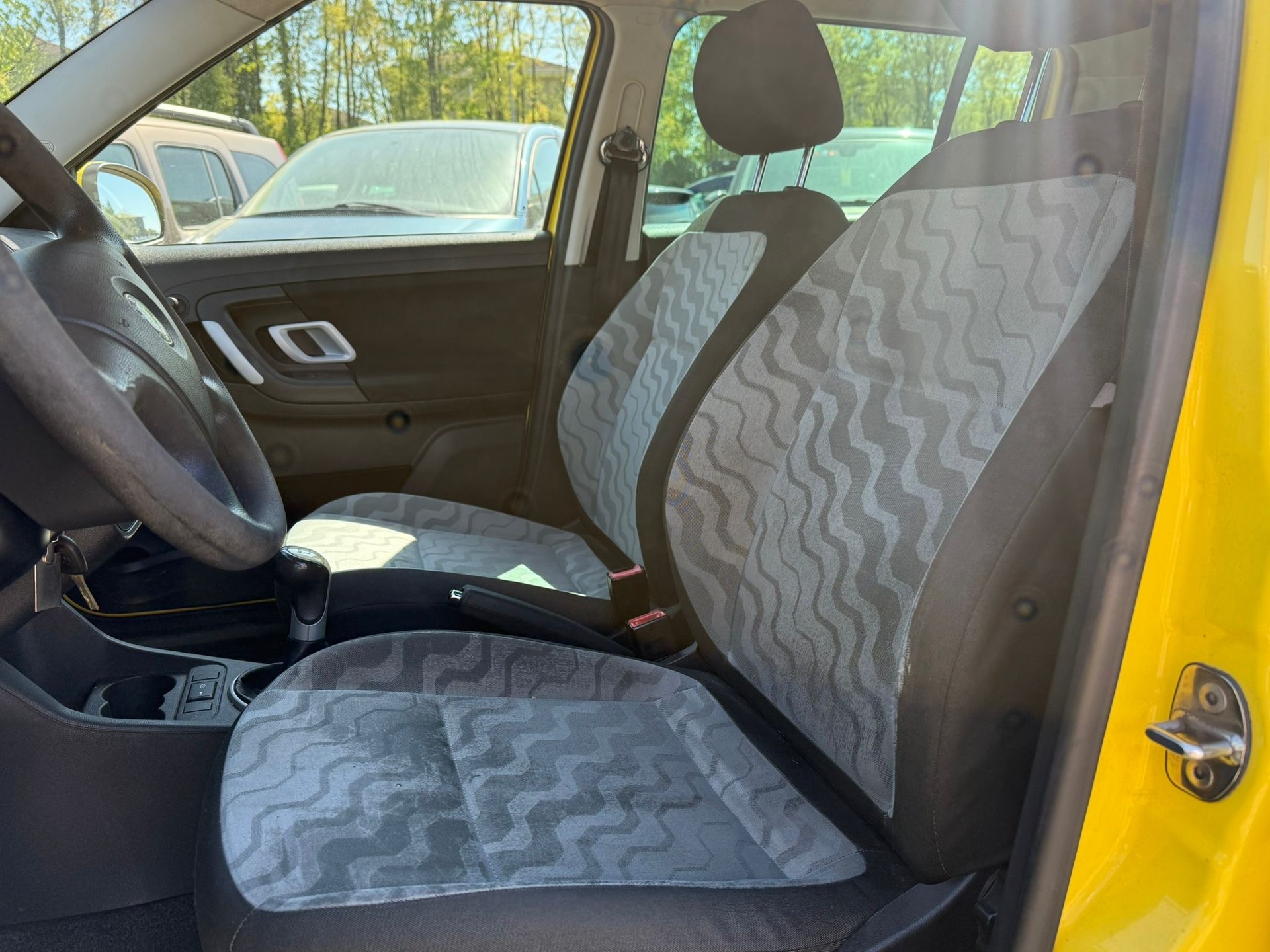 SKODA Fabia 1.2 Entry-image-9