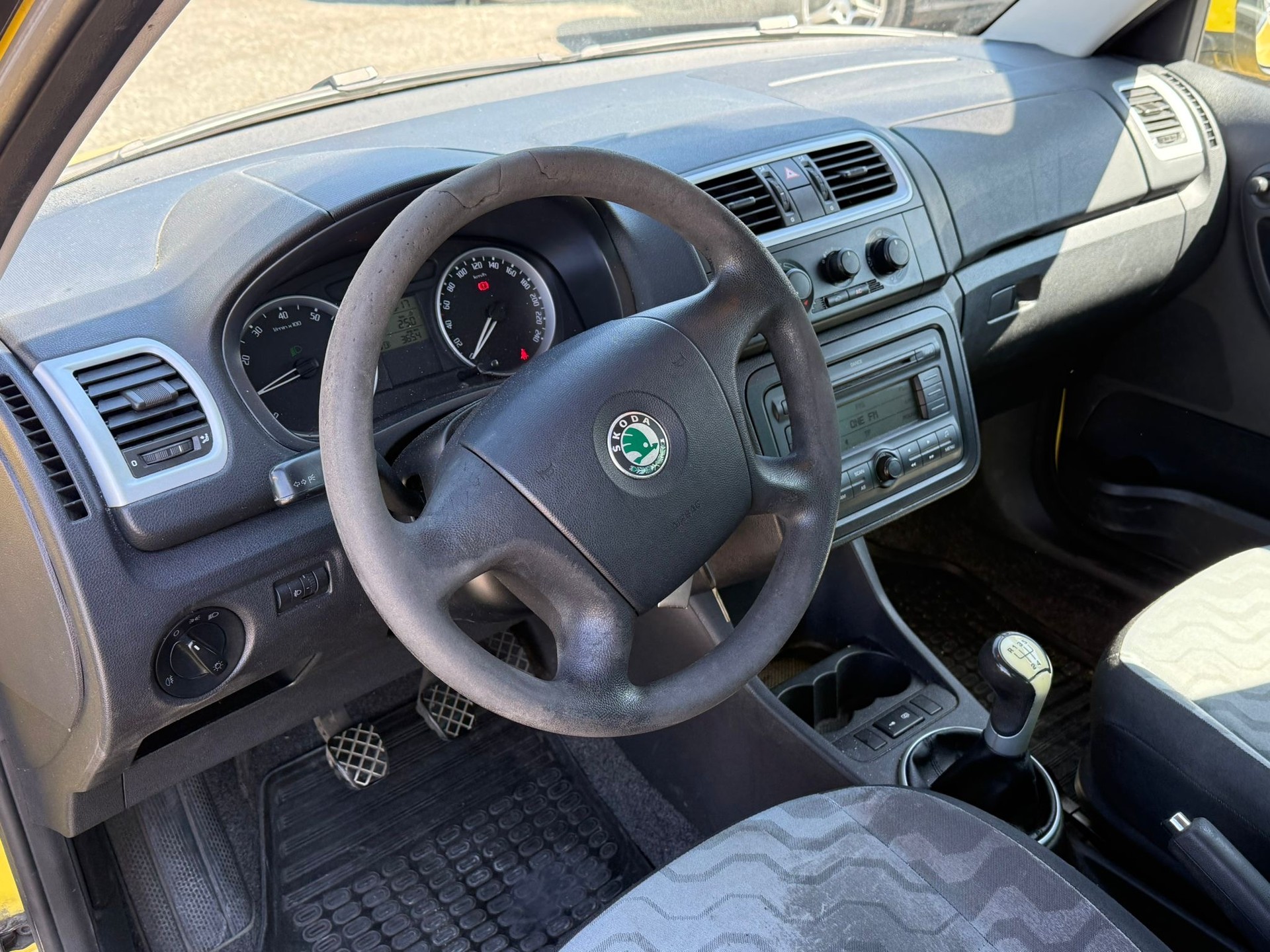 SKODA Fabia 1.2 Entry-image-11