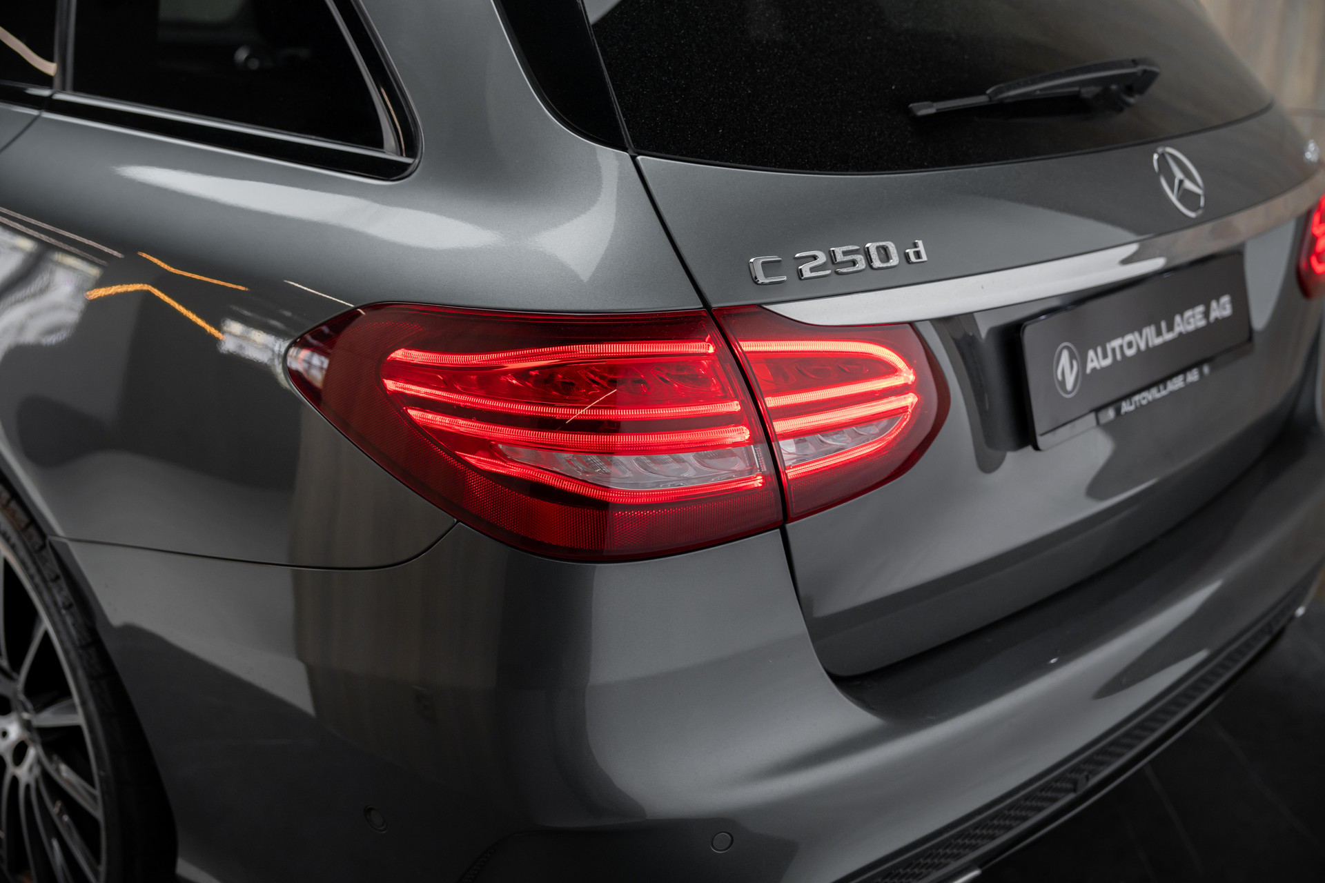 MERCEDES-BENZ C 250 d Swiss Star AMG Line 4Matic 9G-Tronic-image-27