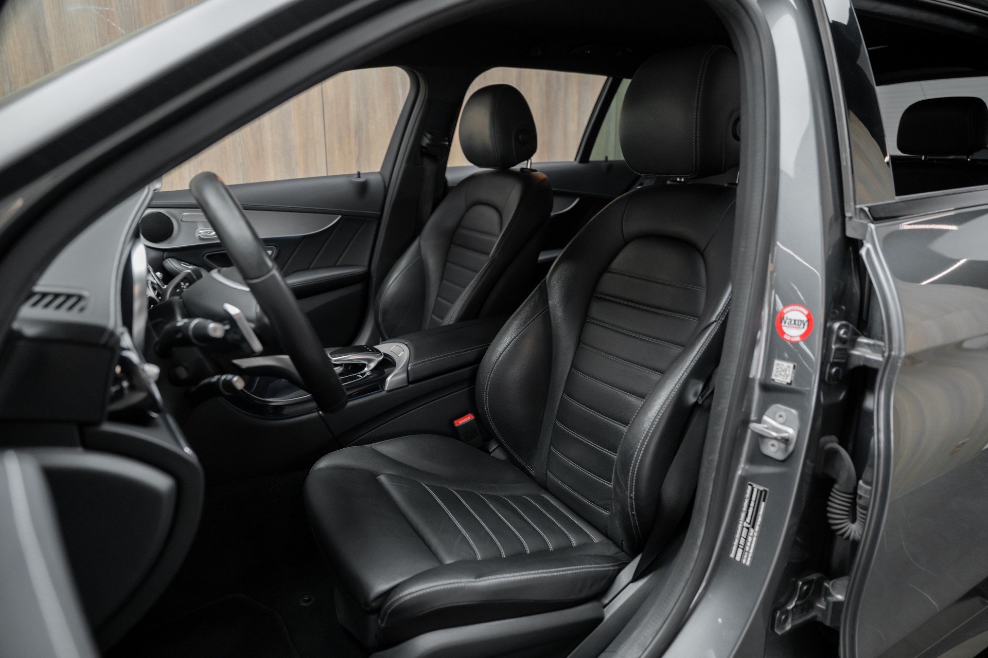 MERCEDES-BENZ C 250 d Swiss Star AMG Line 4Matic 9G-Tronic-image-4