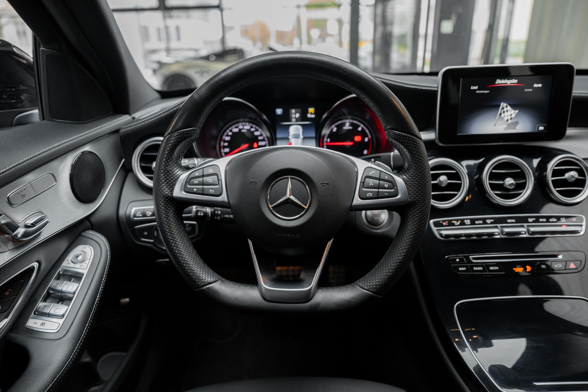 MERCEDES-BENZ C 250 d Swiss Star AMG Line 4Matic 9G-Tronic-image-15