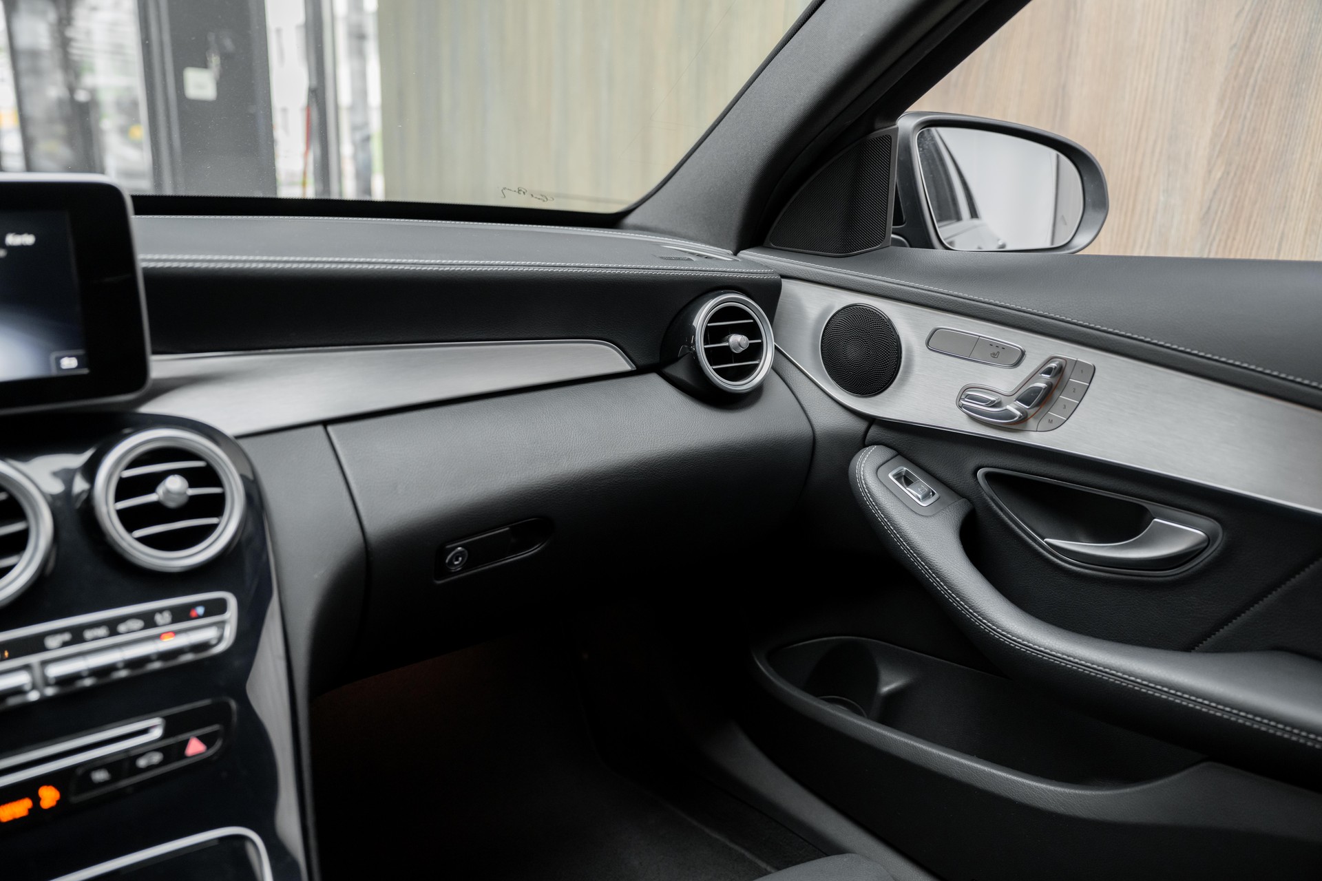 MERCEDES-BENZ C 250 d Swiss Star AMG Line 4Matic 9G-Tronic-image-14