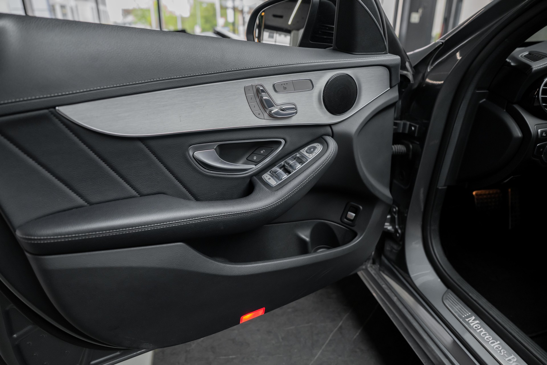 MERCEDES-BENZ C 250 d Swiss Star AMG Line 4Matic 9G-Tronic-image-21