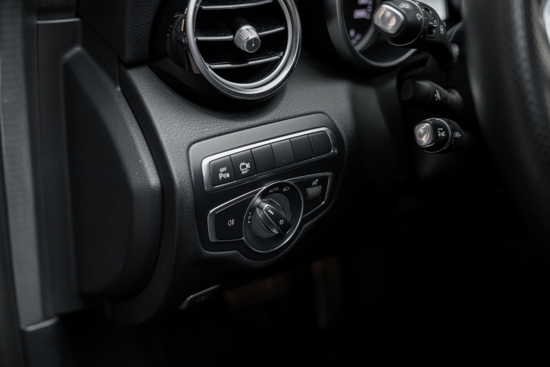 MERCEDES-BENZ C 250 d Swiss Star AMG Line 4Matic 9G-Tronic-image-20