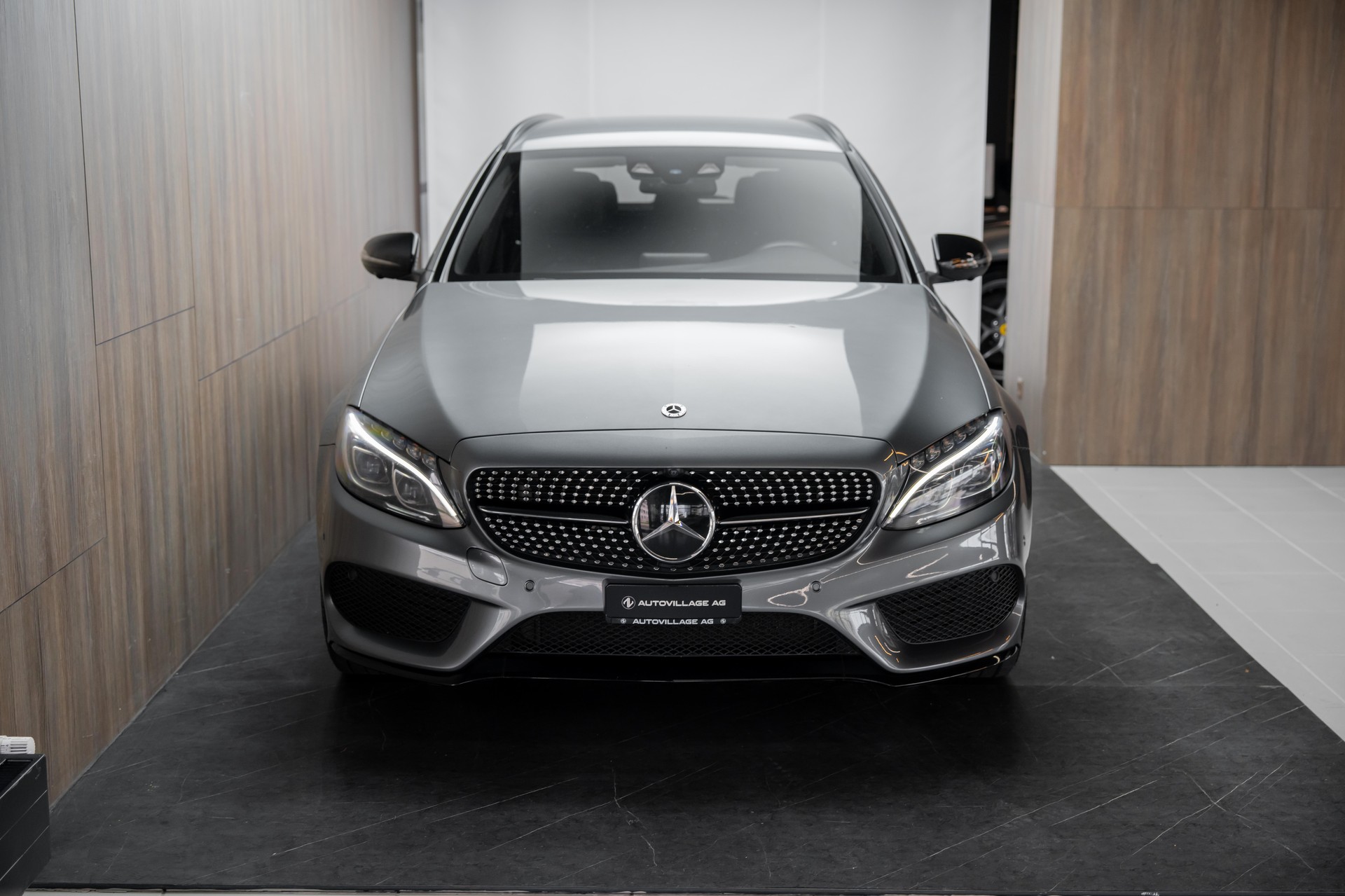MERCEDES-BENZ C 250 d Swiss Star AMG Line 4Matic 9G-Tronic-image-28