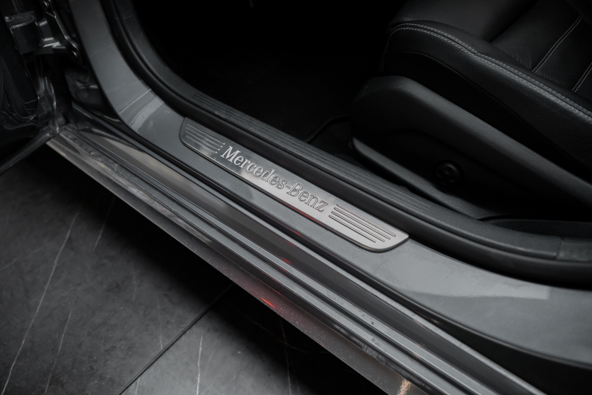 MERCEDES-BENZ C 250 d Swiss Star AMG Line 4Matic 9G-Tronic-image-23