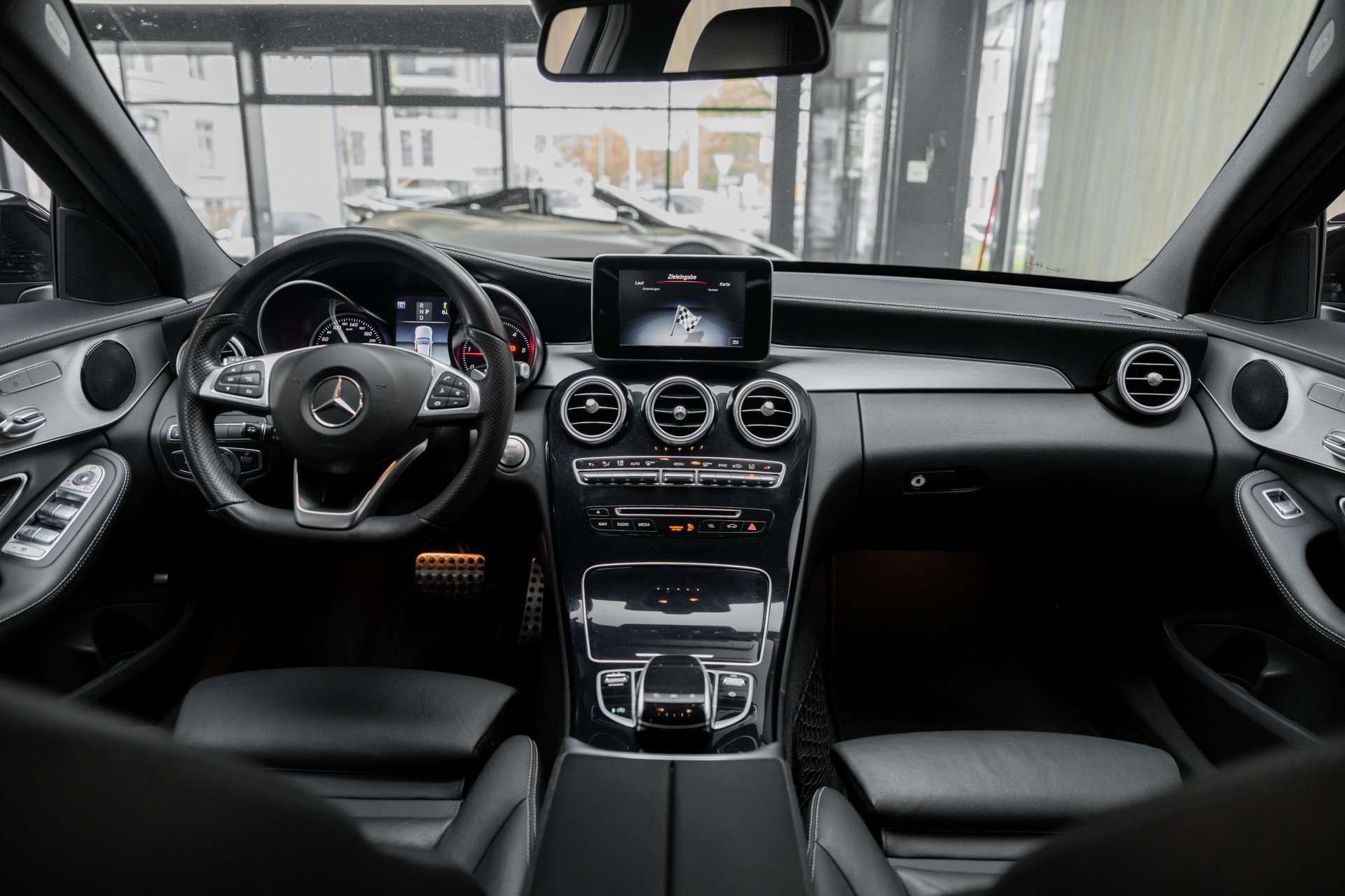 MERCEDES-BENZ C 250 d Swiss Star AMG Line 4Matic 9G-Tronic-image-2