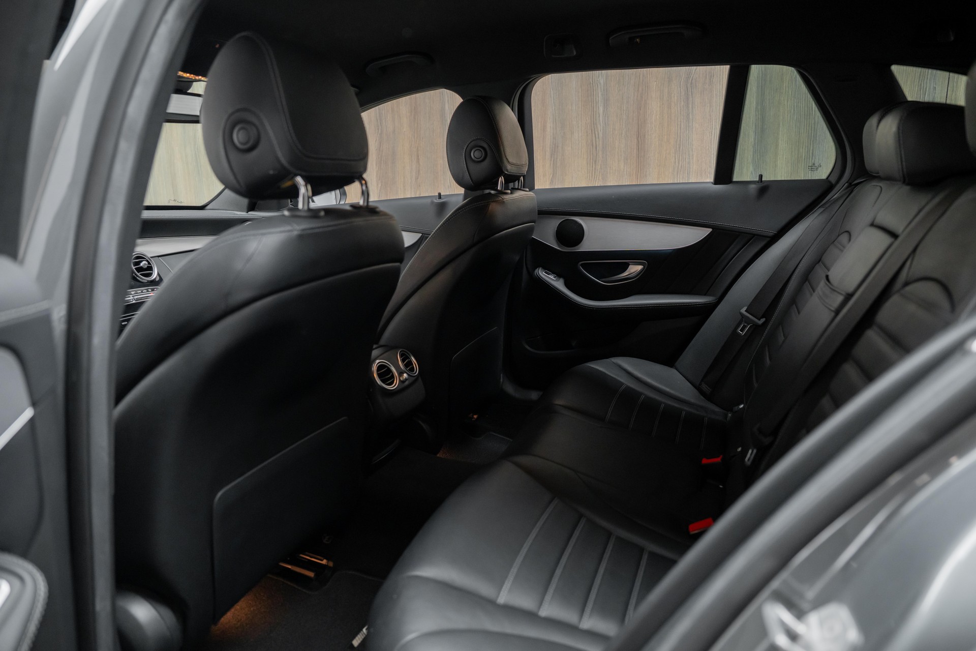 MERCEDES-BENZ C 250 d Swiss Star AMG Line 4Matic 9G-Tronic-image-8