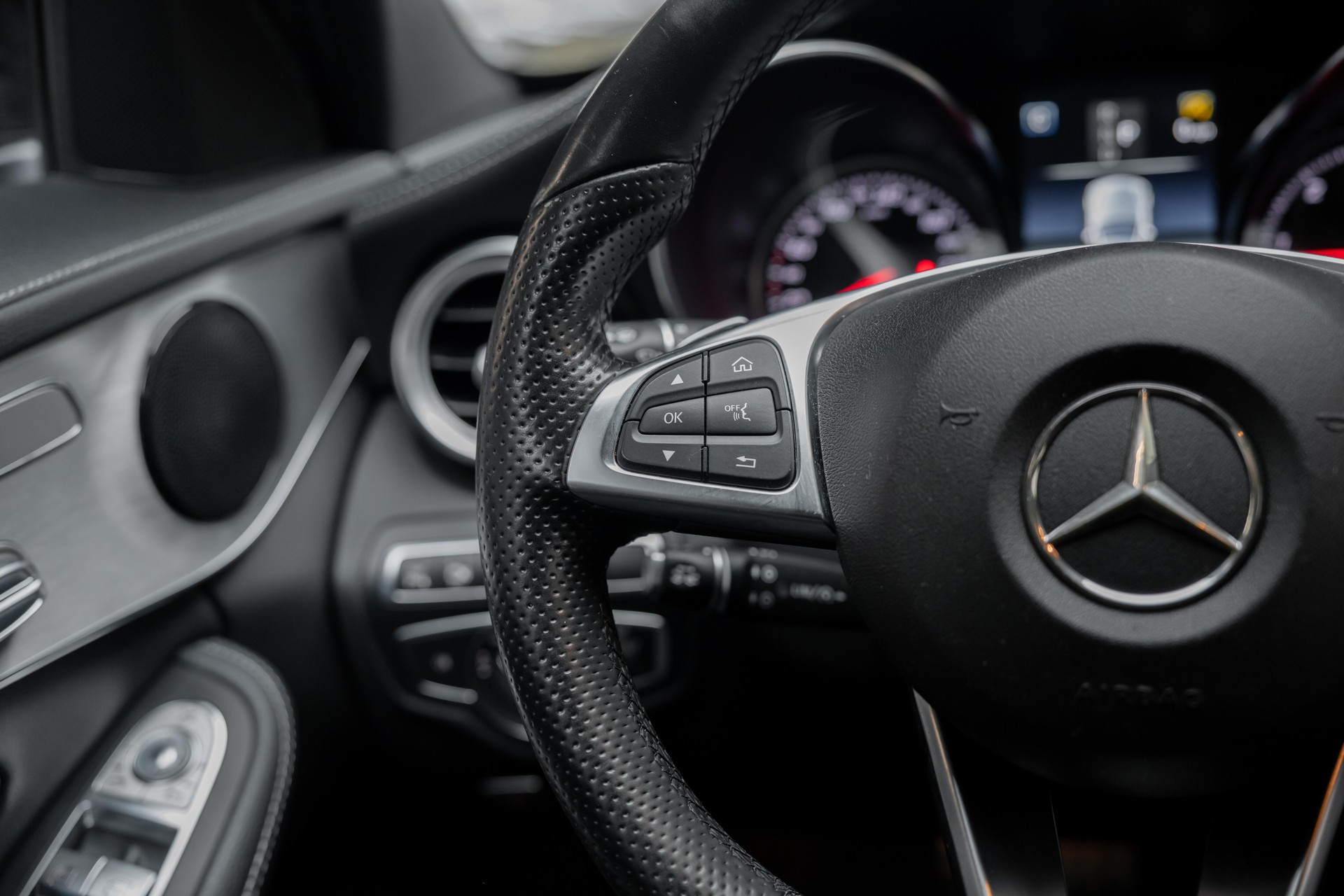 MERCEDES-BENZ C 250 d Swiss Star AMG Line 4Matic 9G-Tronic-image-17