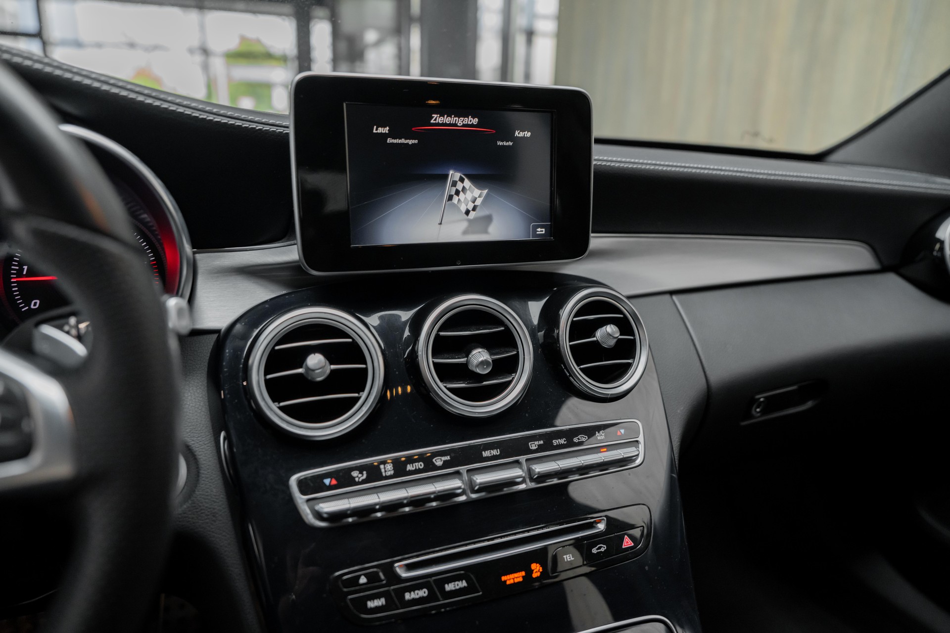 MERCEDES-BENZ C 250 d Swiss Star AMG Line 4Matic 9G-Tronic-image-9