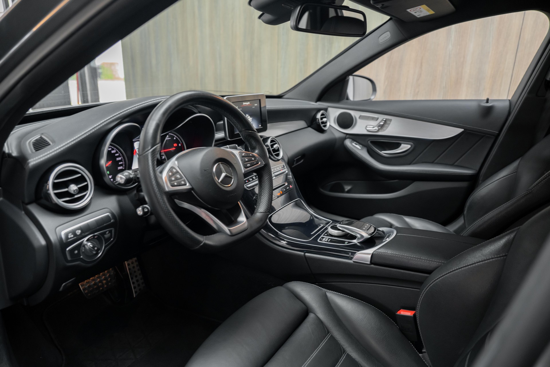 MERCEDES-BENZ C 250 d Swiss Star AMG Line 4Matic 9G-Tronic-image-3