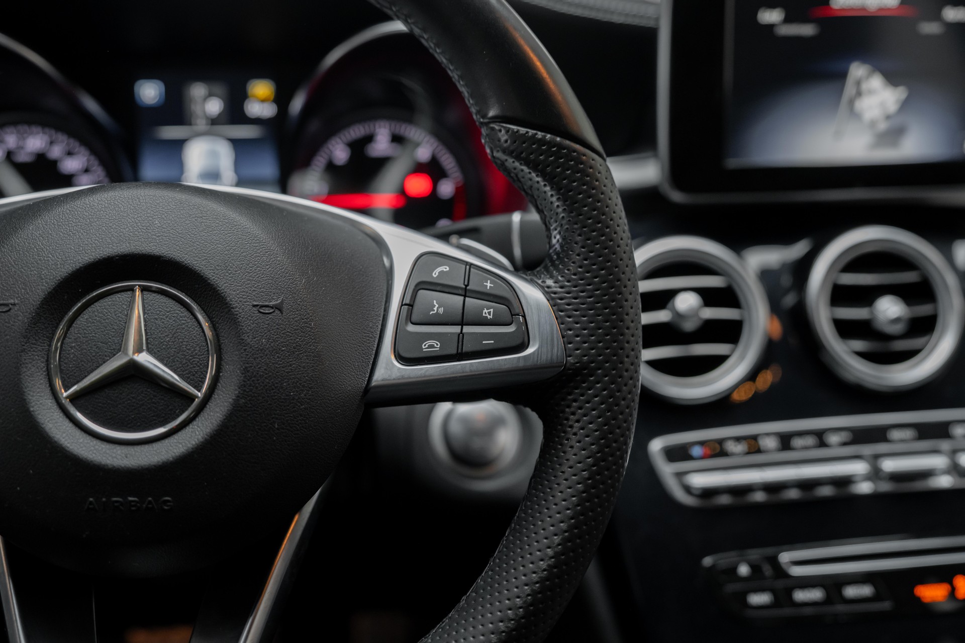 MERCEDES-BENZ C 250 d Swiss Star AMG Line 4Matic 9G-Tronic-image-16