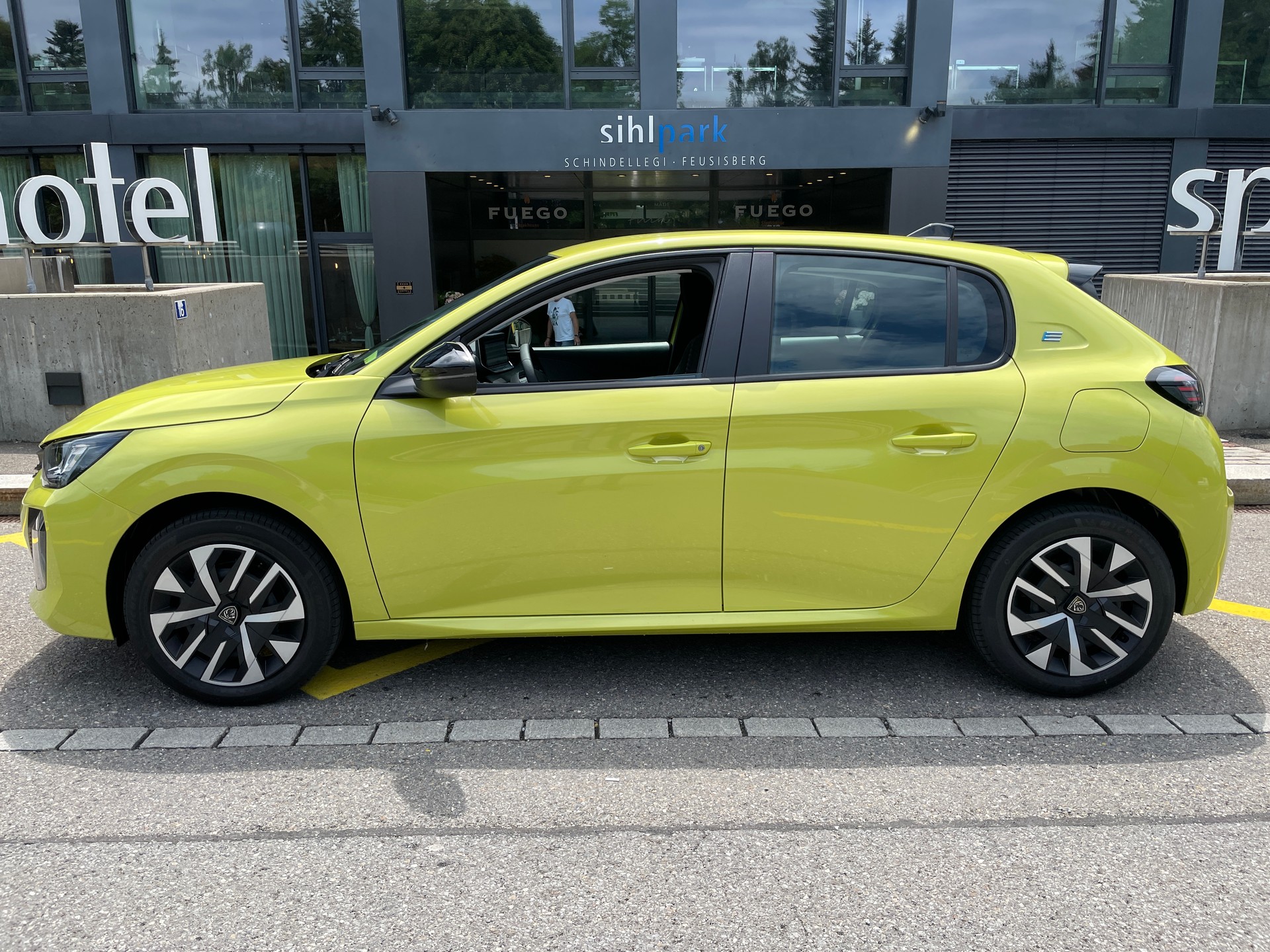 PEUGEOT E-208 Active Eleketromotor156 - Batterie 54kWh-image-9