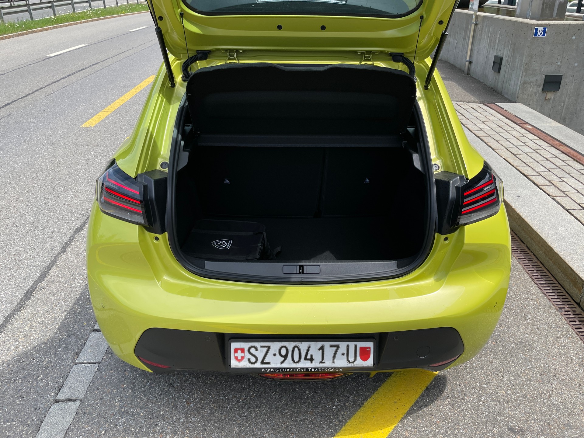 PEUGEOT E-208 Active Eleketromotor156 - Batterie 54kWh-image-6