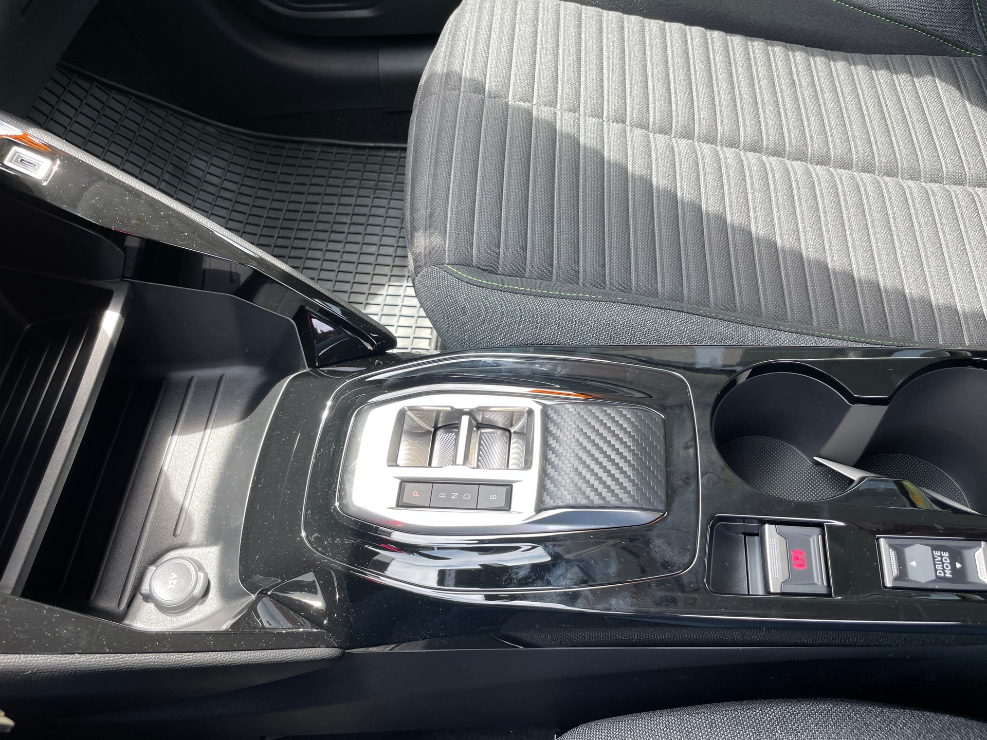 PEUGEOT E-208 Active Eleketromotor156 - Batterie 54kWh-image-23