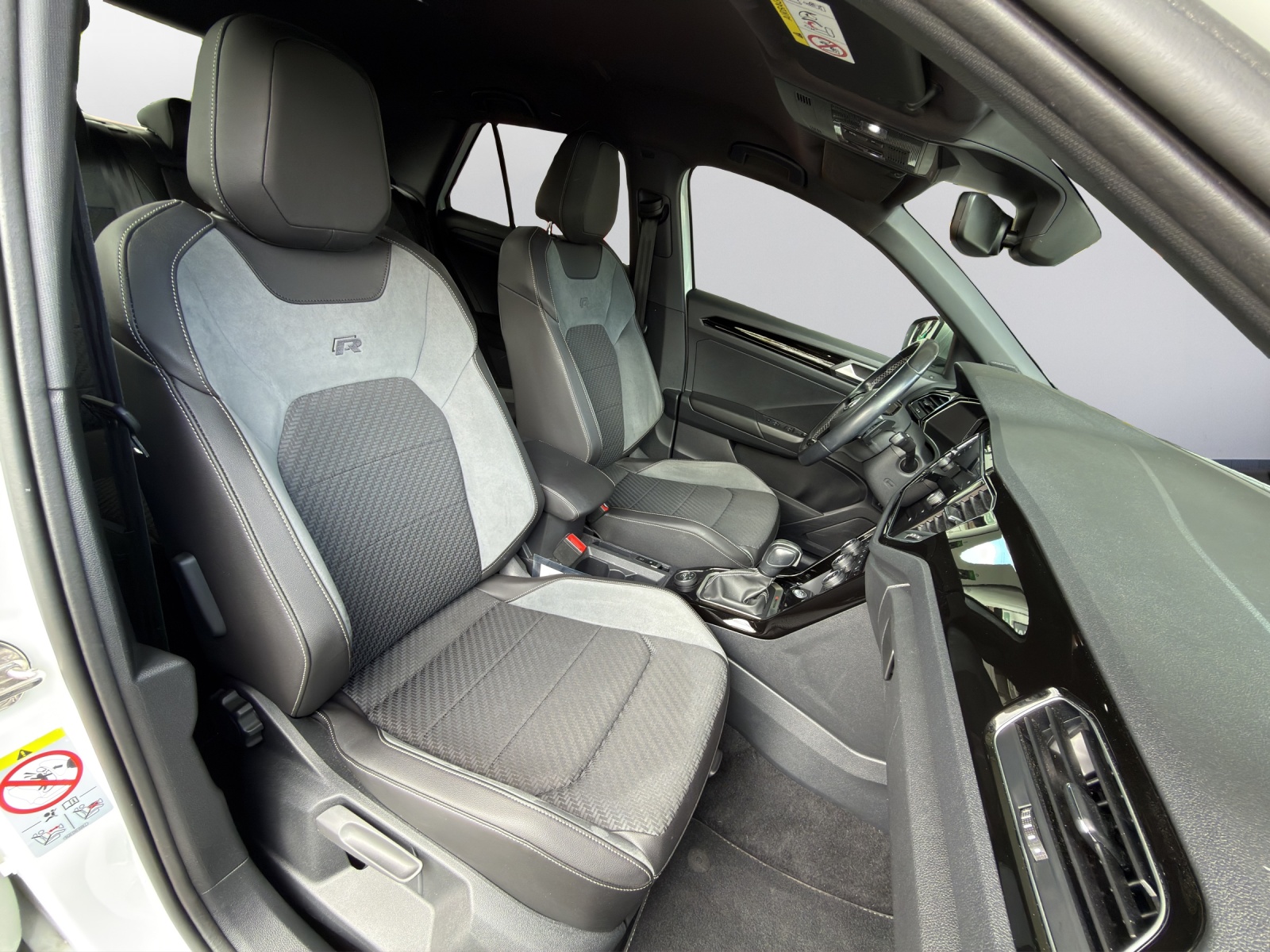 VW T-Roc 2.0 TSI R DSG 4Motion-image-11