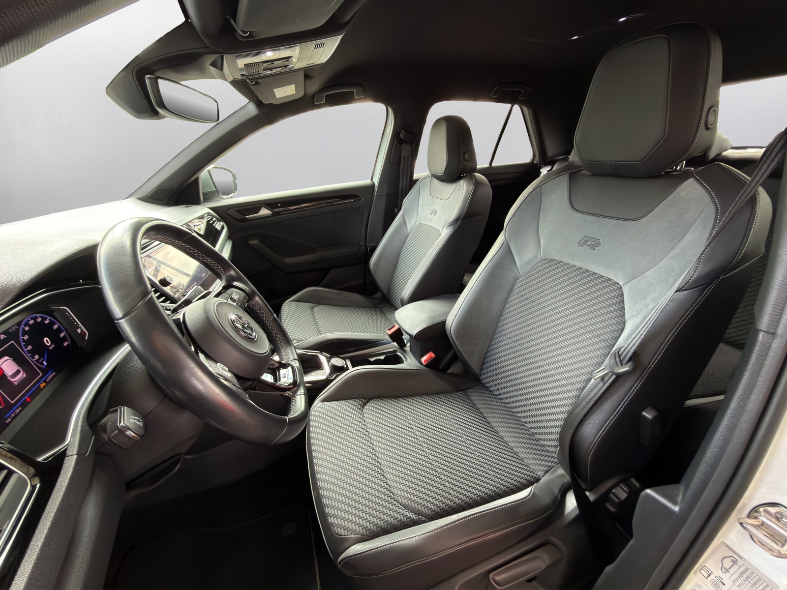VW T-Roc 2.0 TSI R DSG 4Motion-image-9