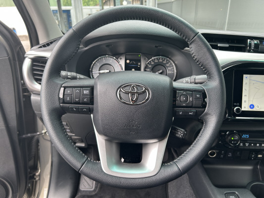 TOYOTA Hilux 2.8d MH Style DC4x4-image-8
